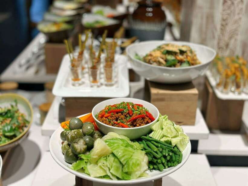 Siem Reap: Apsara Dance Show and Dinner with Hotel Pickup - Watching the performance without missing the best parts