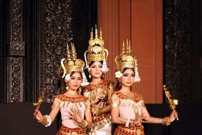Siem Reap: Apsara Dance Show & Dinner with Tuk-Tuk Transfers - What the evening at Amazon Angkor Theater is like