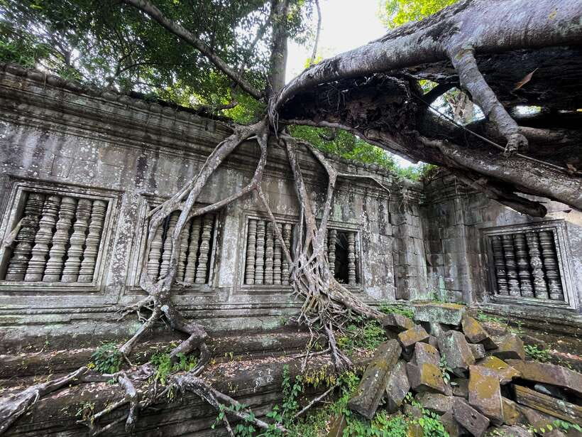 Siem Reap: Beng Mealea, Banteay Srei & Kulen Waterfall Trip - Getting ready for the physical side