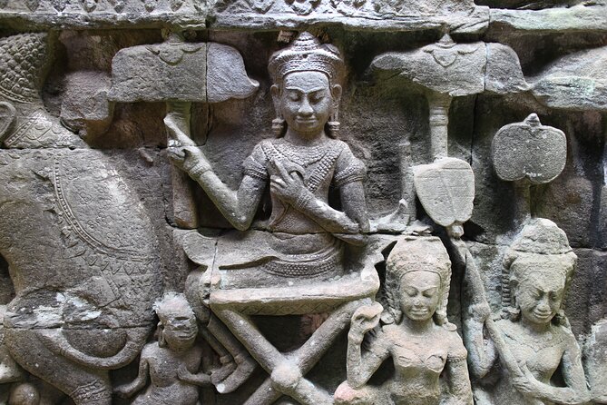 Siem Reap: Bike the Angkor Temples - Full-Day 30km Tour - Srah Srang, fruit, and the lunch break