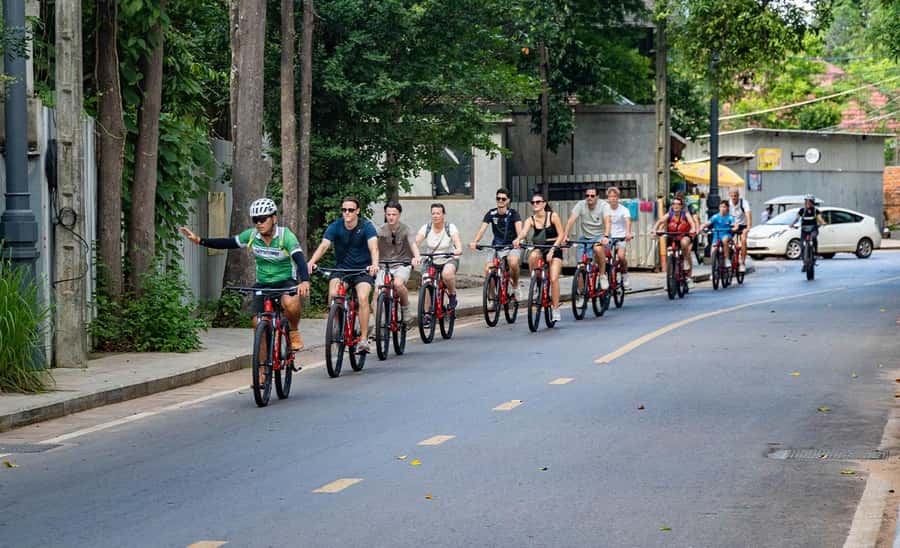 Siem Reap City Haft Day Bike Tour - Remembering the Khmer Rouge at Wat Thmey