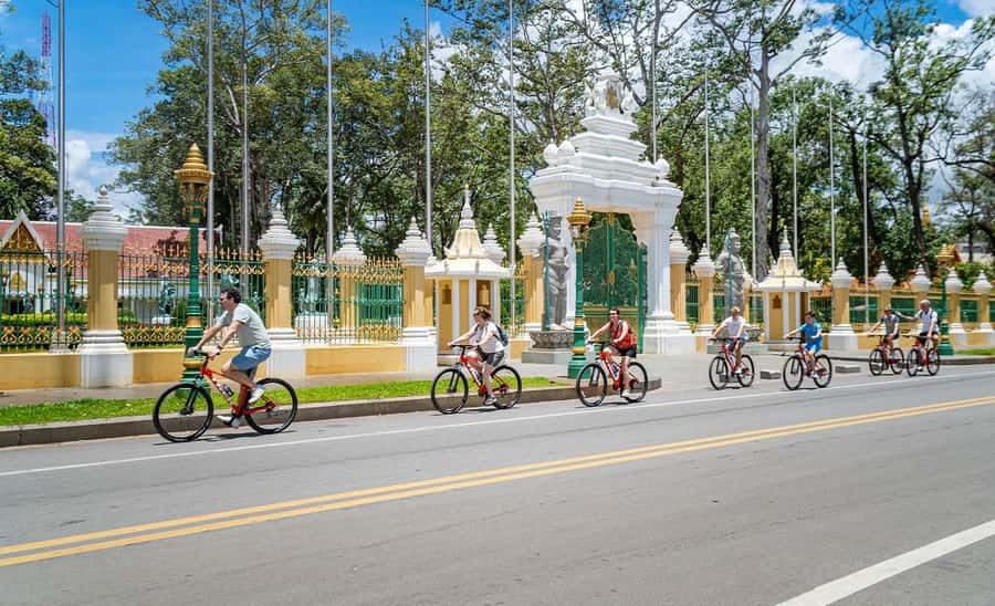 Siem Reap City Haft Day Bike Tour - Paintings, Sculpture, and Garden at Theam’s Gallery