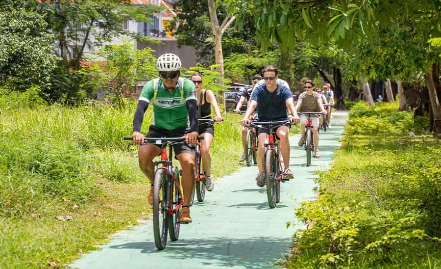 Siem Reap City Haft Day Bike Tour - Getting Comfortable on the Bike