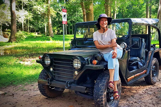 Siem Reap Countryside Jeep Tour - Bakong market: a short lesson in Cambodian food