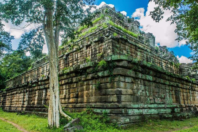Siem Reap: Day Trip to Koh Ker and Beng Mealea Temples - Koh Ker and the pyramid of Prasat Thom