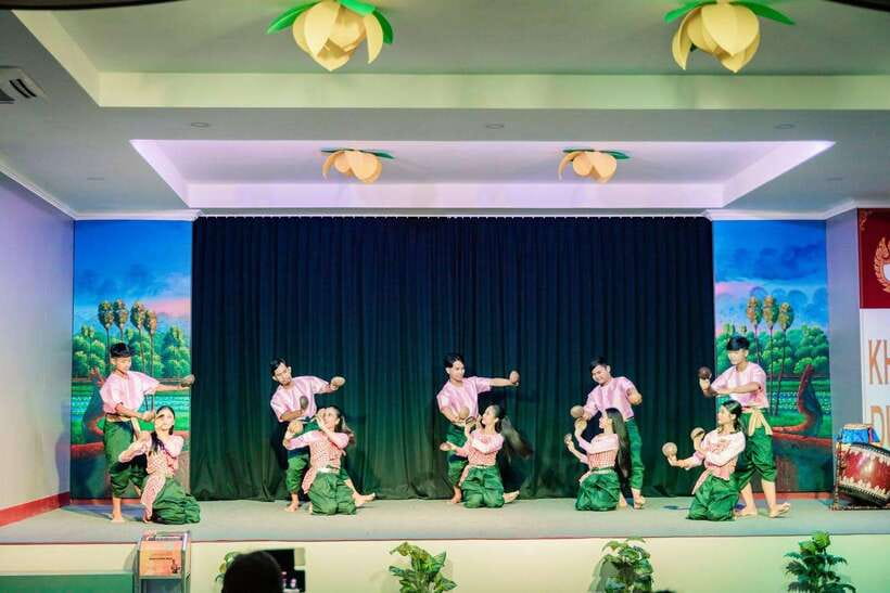 Siem Reap: Dinner and Traditional Show with Hotel Transfer - A Siem Reap evening built around Apsara dance