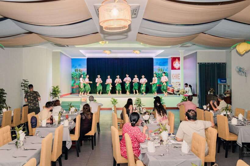 Siem Reap: Dinner and Traditional Show with Hotel Transfer - Who will get the most from this $18 experience