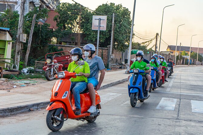 Siem Reap: Evening Foodie Vespa Tour / Tuk Tuk Available - Nom banh chok at Phum Num Banh Chok