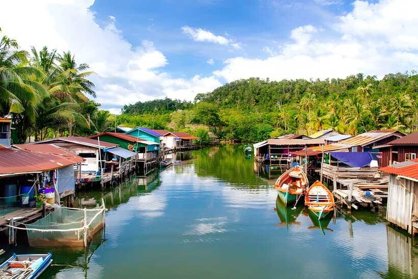 Siem Reap: Floating Village, Kampong Phluk Private Tour - The boat ride and the extra cost