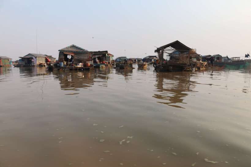 Siem Reap: Floating Village Tour - Narrow waterways and floating homes
