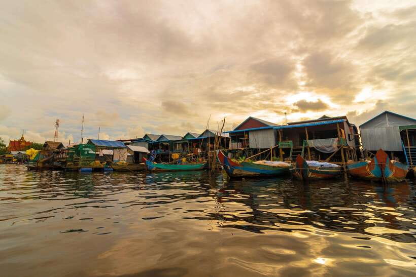 Siem Reap Floating Village Tour, Kompong Phluk Tour - Arriving among the stilt houses