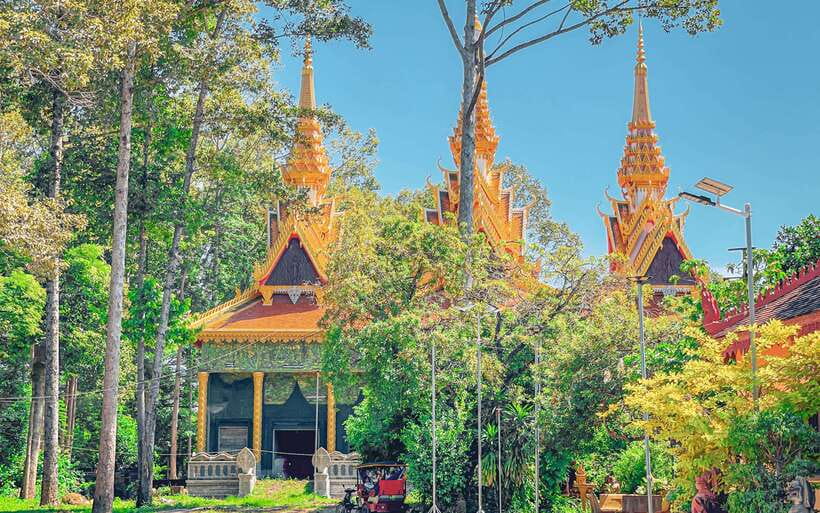 Siem Reap: FREE Market & Local Temple Tour - Who will get the most from this $1 experience