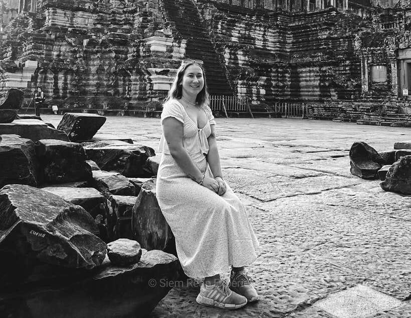 Siem Reap: Full-Day Angkor Wat Guided Tour with Sunset - Phnom Bakheng sunset: a fitting final stop