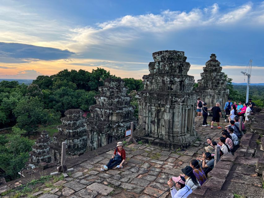 Siem Reap: Full Day Angkor Wat Temple Experience with Sunset - Sunset from Phnom Bakheng