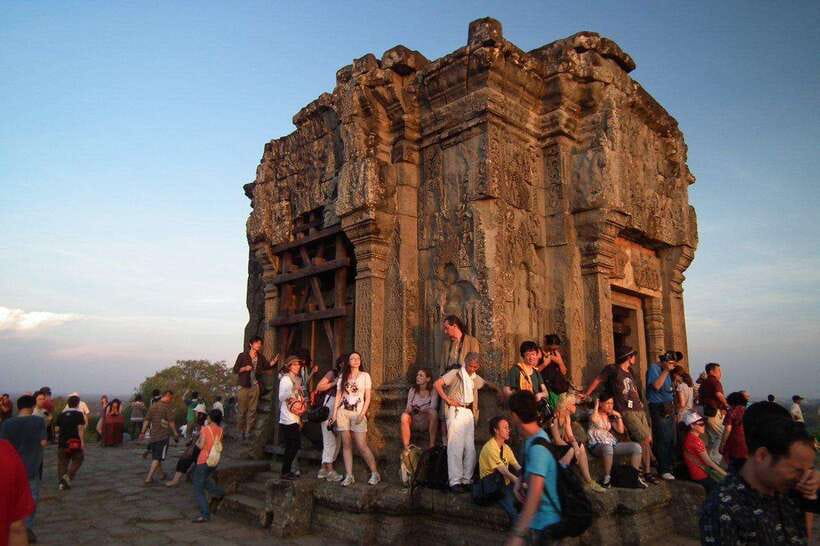 Siem Reap: Full Day Angkor Wat Temple Tour with Sunset - Bayon and the royal terraces