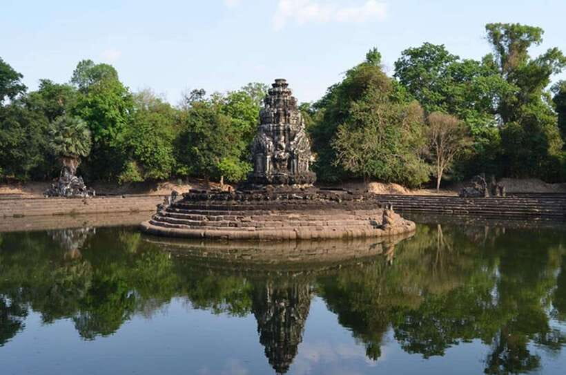 Siem Reap: Full-Day Tuk-Tuk Tour of Angkor Wat Temples - Ta Som and Neak Pean slow the pace of the big circuit