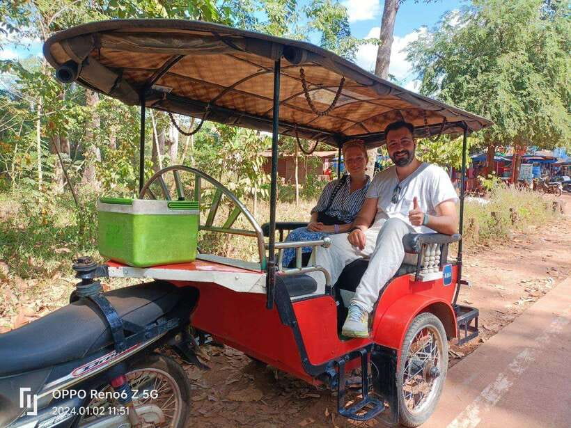 Siem Reap: Grand Circle Temples Tour With Private Tuk-Tuk - Neak Pean brings a smaller, stranger scene