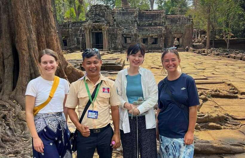 Siem Reap: Grand circle tour Sun set on bakeang hill & Guide - Phnom Bakheng: The hilltop finish and sunset question