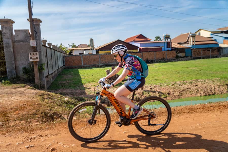 Siem Reap: Guided Countryside Bike Tour - A market, village snacks, and everyday shopping