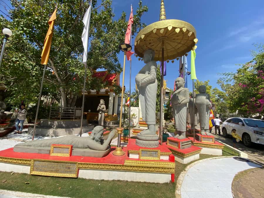 Siem Reap: Guided Countryside Sunset Tour by Jeep - A pagoda and a local market along the way