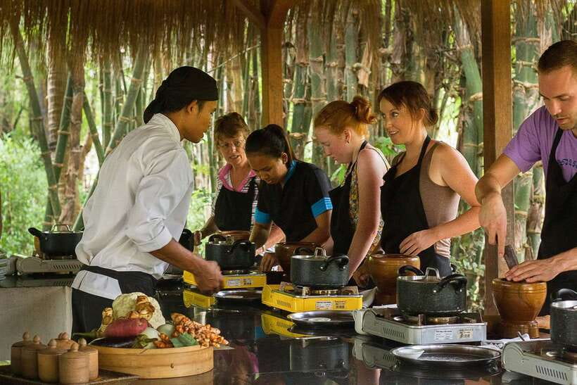 Siem Reap: Half-Day Cambodian Cooking Class - Move from market stalls to the garden pavilion