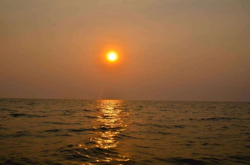 Siem Reap: Half-Day Kampong Phluk with Sunset, Boat & Guide - Ro Lus Market and the road to the lake