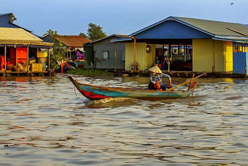 Siem Reap: Kampong Phluk Floating Village Tour with Boat - What the guiding adds