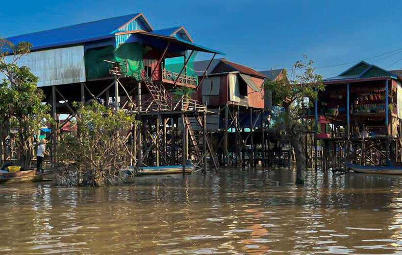 Siem Reap: Kampong Phluk Floating Village Tour with Boat - Seeing the village by boat or on foot