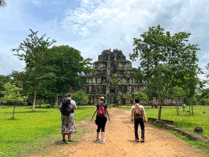 Siem Reap: Koh Ker, Beng Mealea, & Banteay Srei Join-in Tour - Preah Dak brings a local taste before the ruins