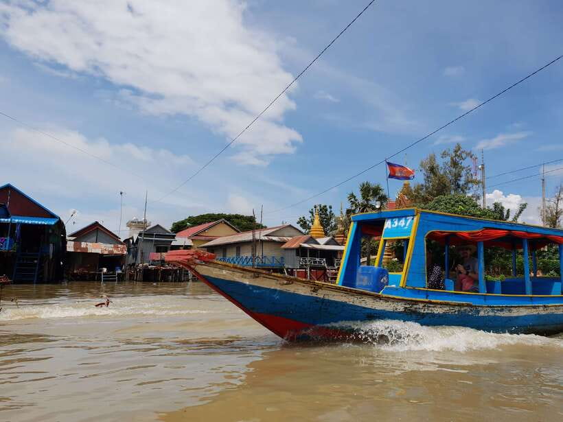 Siem Reap: Kompong Khleang Floating Village Guided Tour - Village stops, fish, and sticky rice
