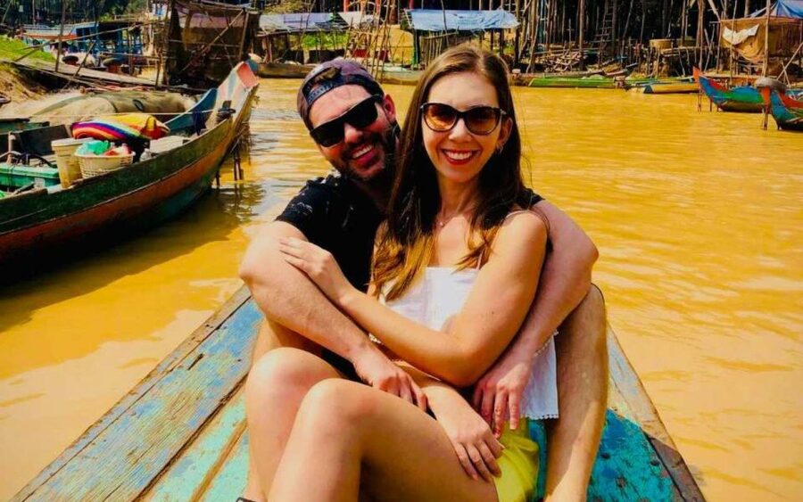 Siem Reap: Kompong Phluk Floating Village Half-Day Tour - The floating cafe and the sunset tradeoff