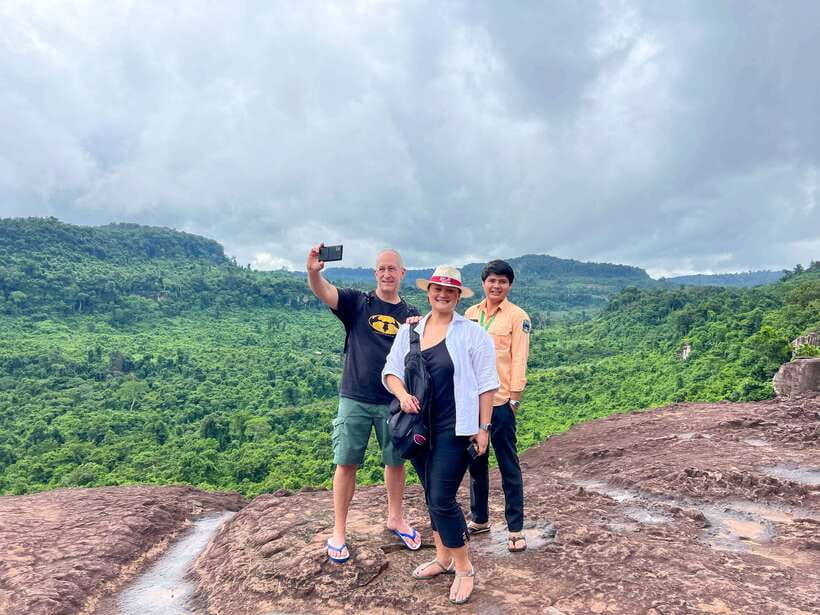 Siem Reap: Kulen Mountain Small Group Tour with Picnic Lunch - Wat Preach Angthom and the reclining Buddha