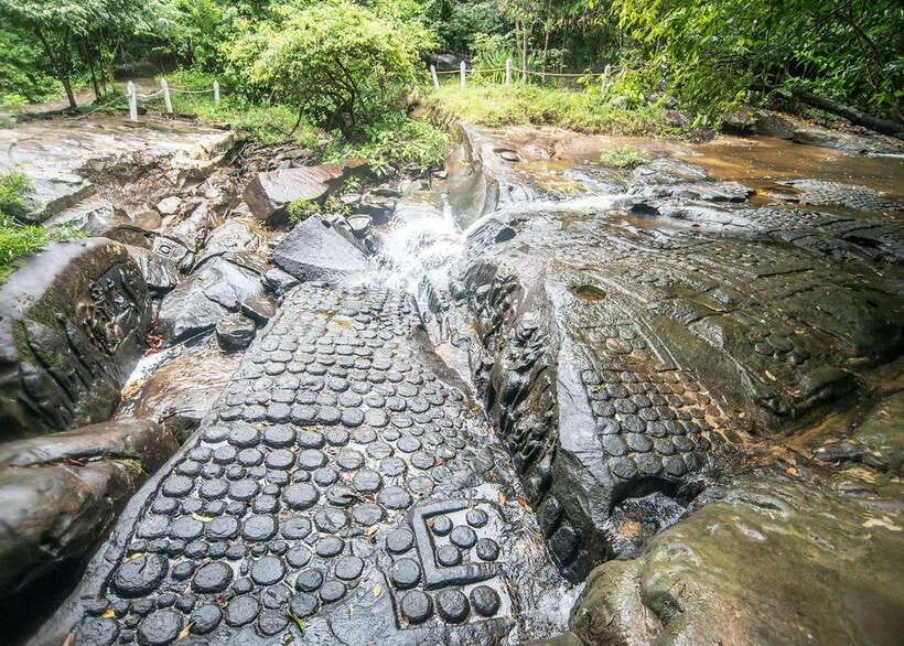 Siem Reap: Kulen Waterfalls and Banteay Srei Tour - A short stop at Preah Dak