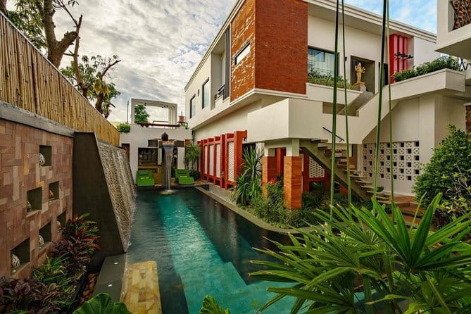 Siem Reap Luxurious Khmer Spa & Massages (Reservation ONLY) - Entering the garden spa in central Siem Reap