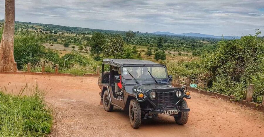 Siem Reap: Magical Kulen Mountain by Cambodiajeep - Reading the 1000 lingas in the riverbed