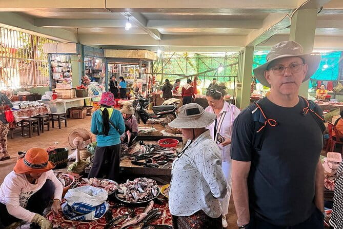 Siem Reap: Morning Bike Tours with Local Market & Lunch - From Siem Reap streets to a local market