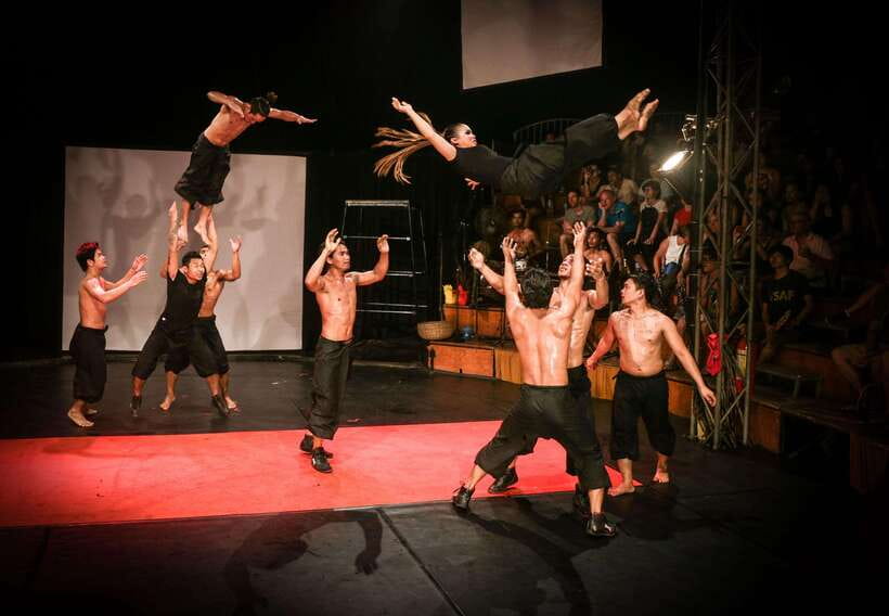Siem Reap: Phare Circus Ticket with Tuk Tuk Transfer - Who should book this evening