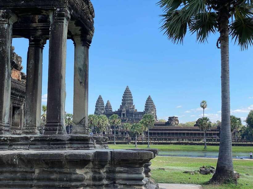 Siem Reap: Private Angkor Wat & Bakheng Mountain Sunset Tour - How the private format changes the afternoon