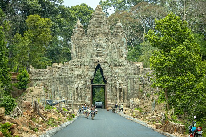 Siem Reap: Private Angkor Wat Sunrise & Tour Around Angkor Park - Breakfast beside the Srah Srang reservoir