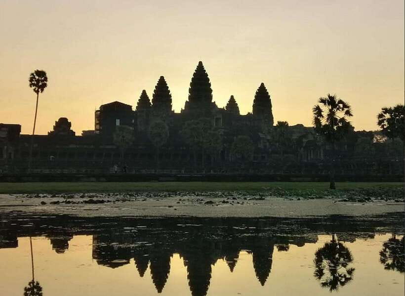 Siem Reap Private Car Charter with English Speaking Driver - Angkor Thom and Bayon, two different temple moods