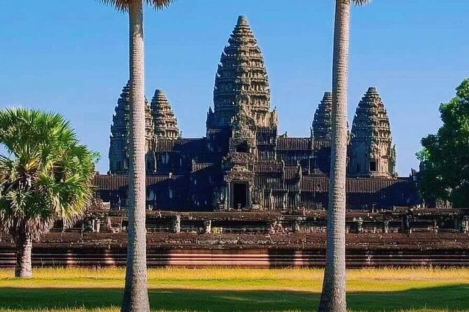 Siem Reap Private Full Day Angkor Wat Tour with Sunset or Sunrise - Phnom Bakheng closes the sunset option