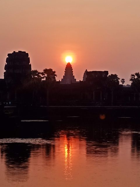 Siem Reap Private Tour: Angkor Wat Sunrise And Banteay Srei - What the private vehicle adds