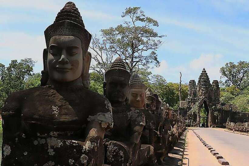 Siem Reap : Private Tuk-Tuk Tour of the Magnificent Temples. - Lunch and the Terrace of the Elephants