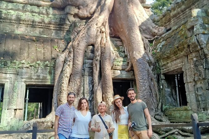 Siem Reap Shared Full-Day Guided Tour of Angkor Temples - A one-hour lunch near Srah Srang