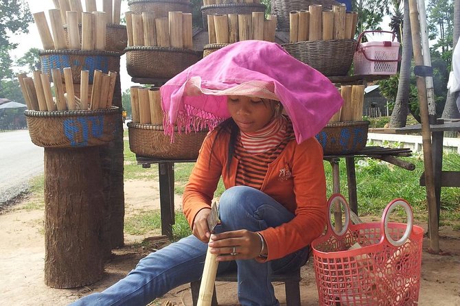 Siem Reap: Silk Farm & Countryside Offbeat Jeep Tour - Watching silk being made by hand