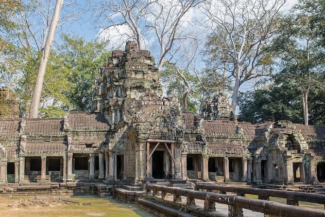 Siem Reap Sunrise Private Tour - Bayon’s stone faces are the morning centerpiece