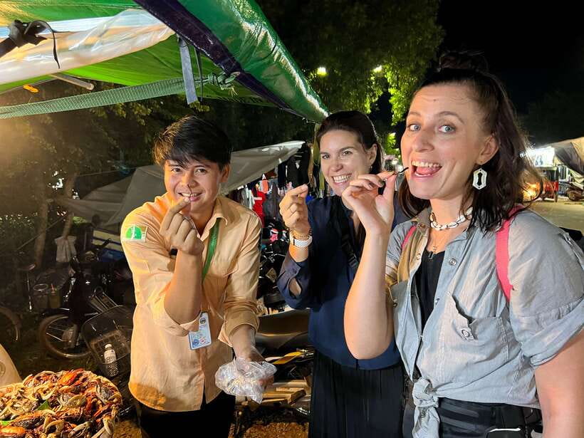 Siem Reap: Tonle Sap and Kampong Phluk Tour with Street Food - Turning dinner into a Cambodian food lesson