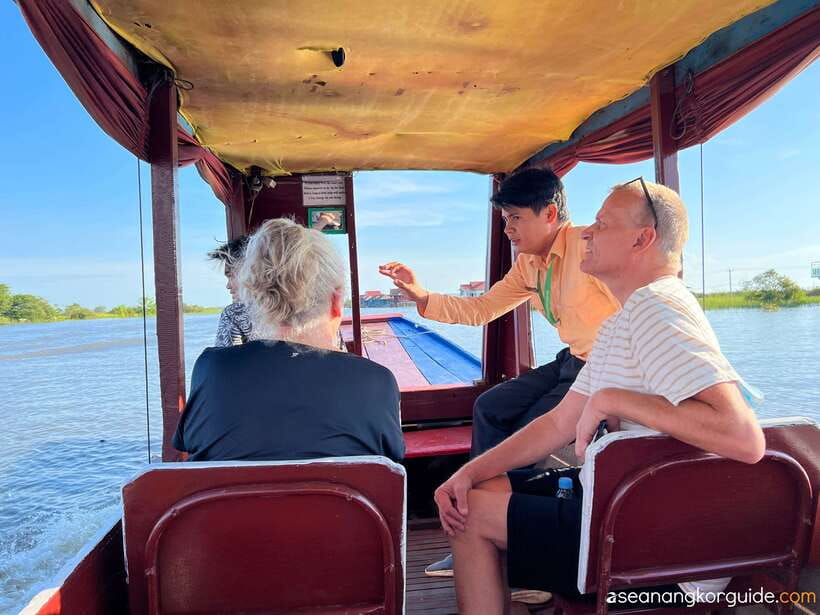 Siem Reap: Tonle Sap and Kampong Phluk Tour with Street Food - Why the guide matters at the food stops