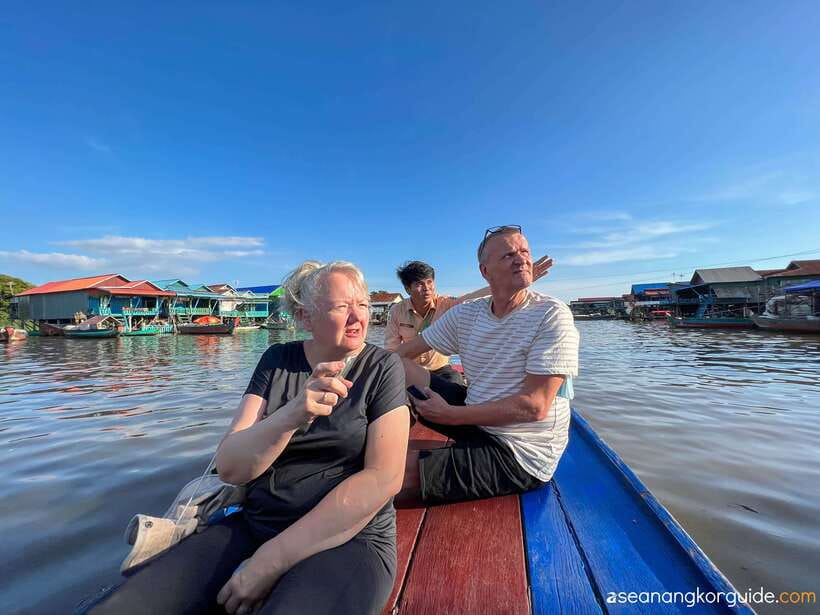 Siem Reap: Tonle Sap and Kampong Phluk Tour with Street Food - Siem Reap’s evening market for local shopping