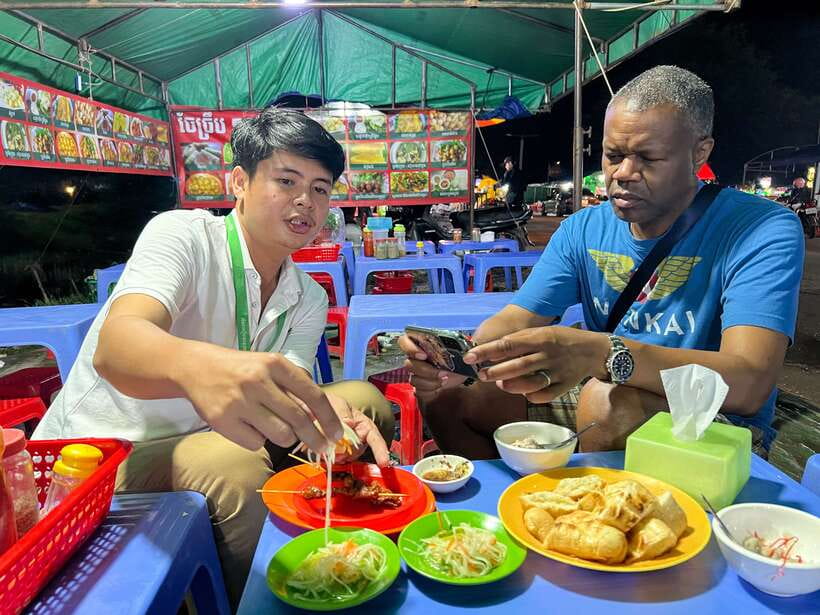 Siem Reap: Tonle Sap and Kampong Phluk Tour with Street Food - Cruising through Kampong Phluk’s tall houses